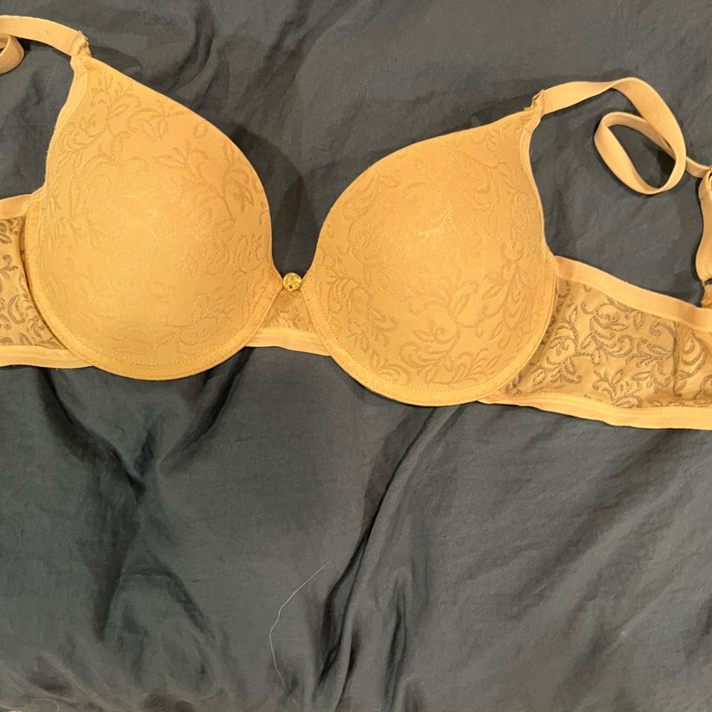 Natori 32c Bra. Nude. Perfect condition